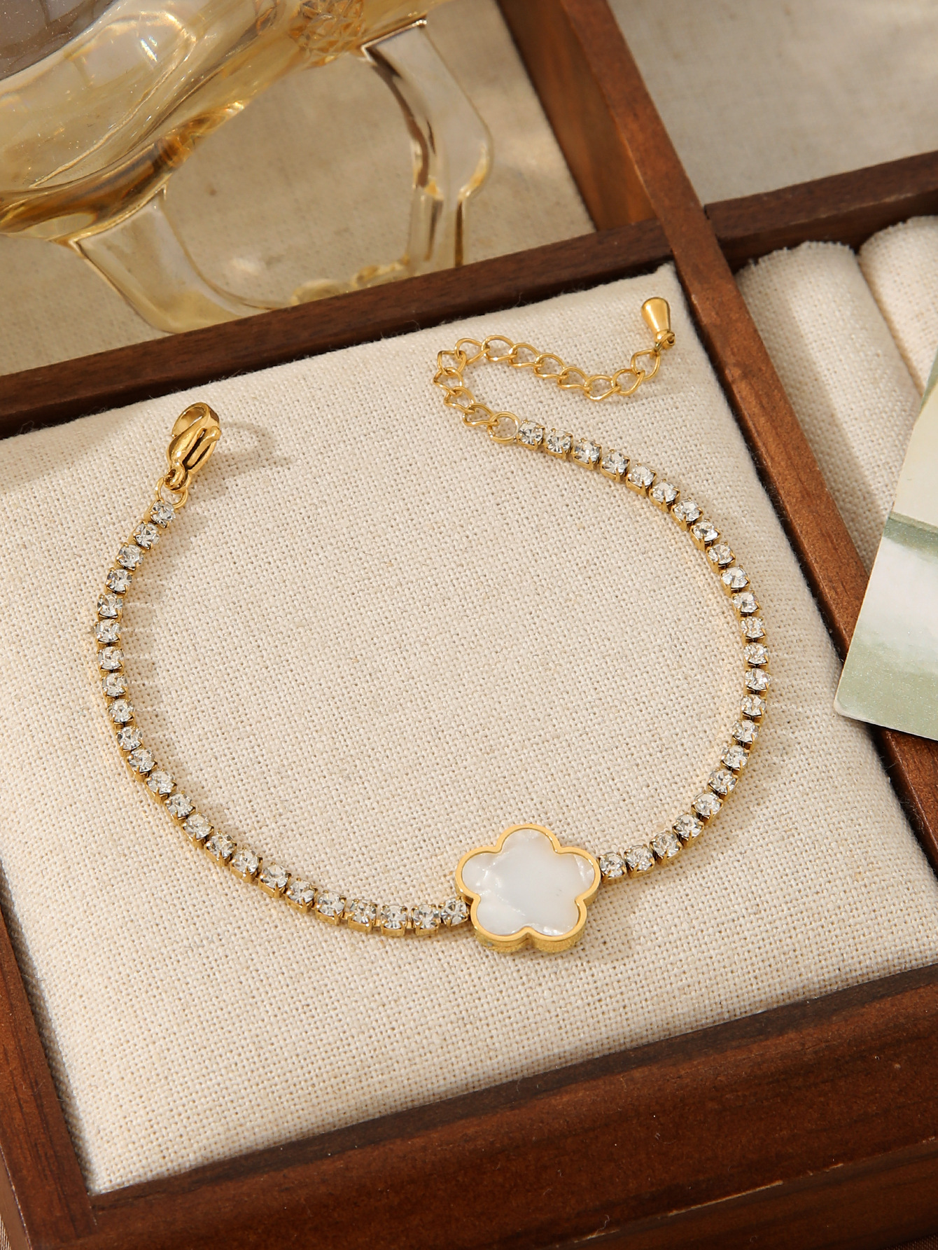 French Style Titanium Steel Inlaid Flower Mother-of-Pearl Bracelet Fashion Versatile Women's Non-Fading Vacuum Plated Jewelry