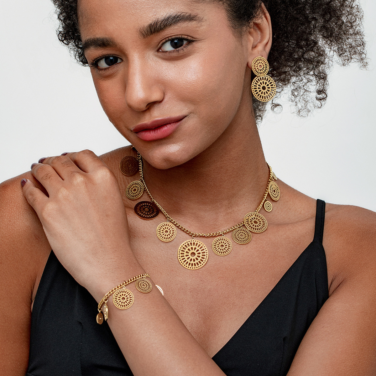 Designer Jewelry Hollow Pendant Clavicle Necklace for Women