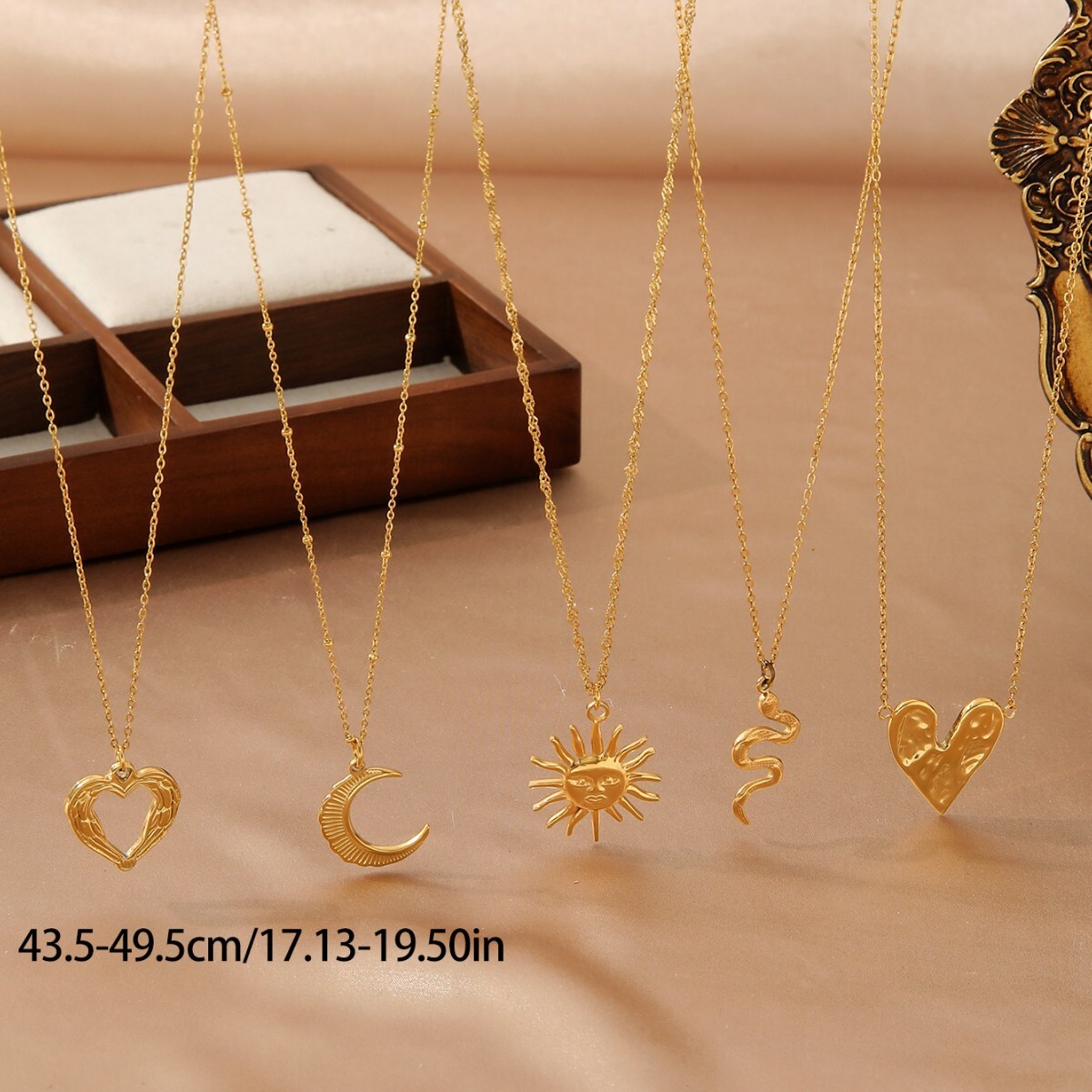 Fashion Stainless Steel Jewelry Simple Heart-Shaped Pendant Exquisite Oil Pressed Texture Gold Hollow Women's Style