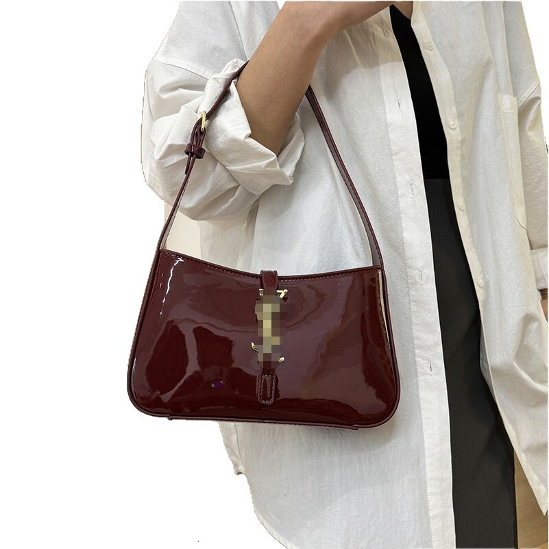 Designer Pack Cross-border Luxury Patent Leather Shiny Shoulder Bag For Women 2025 Luxury Bag New Fashion Handbag High-end Niche Baguette Bag