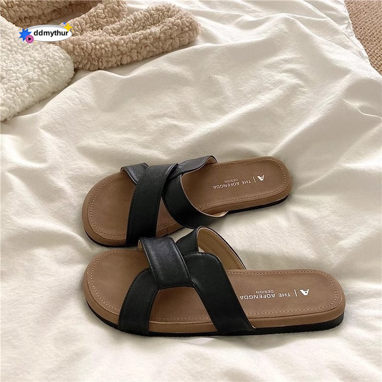 High-End Soft Sole Cross Slippers for Women Summer 2025 New Outdoor Sandals Women's Beach Shoes ddmythur