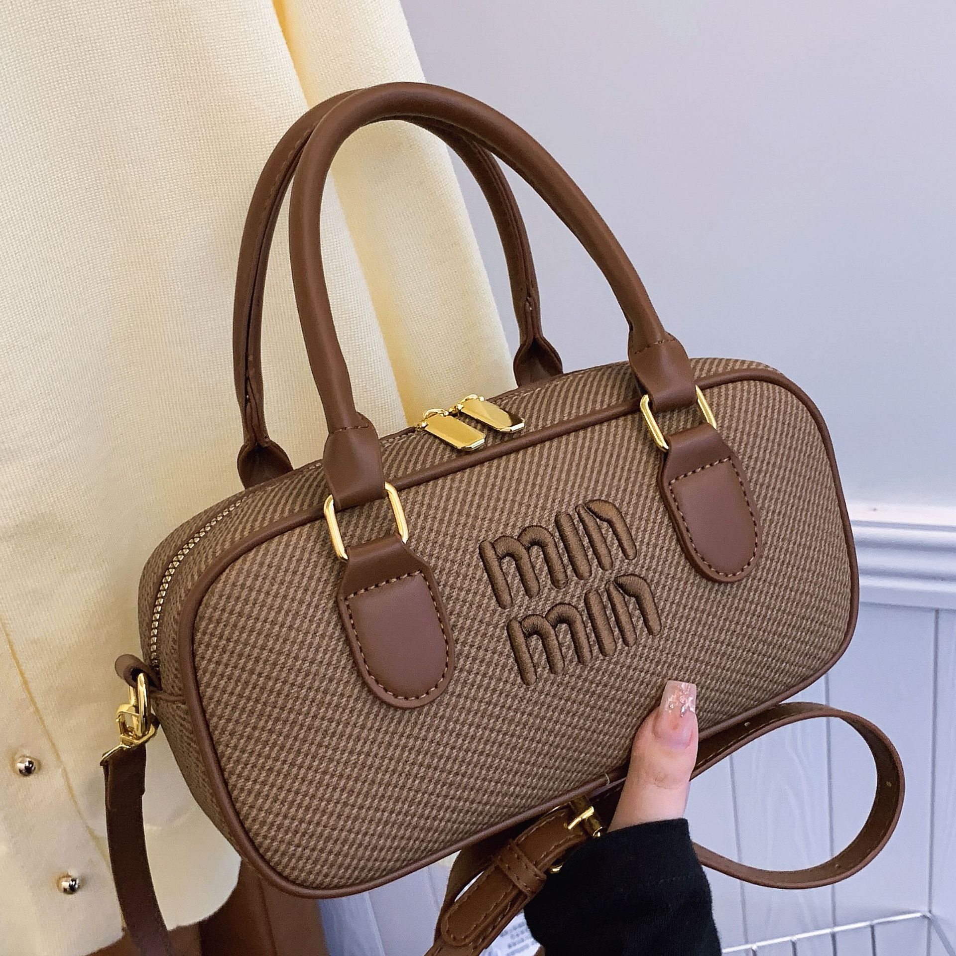 Modern Retro Boston Color-Blocked Handheld Pillow-Style Small Handbag for Women 2025 Style Versatile and Fashionable Shoulder and Crossbody Bag