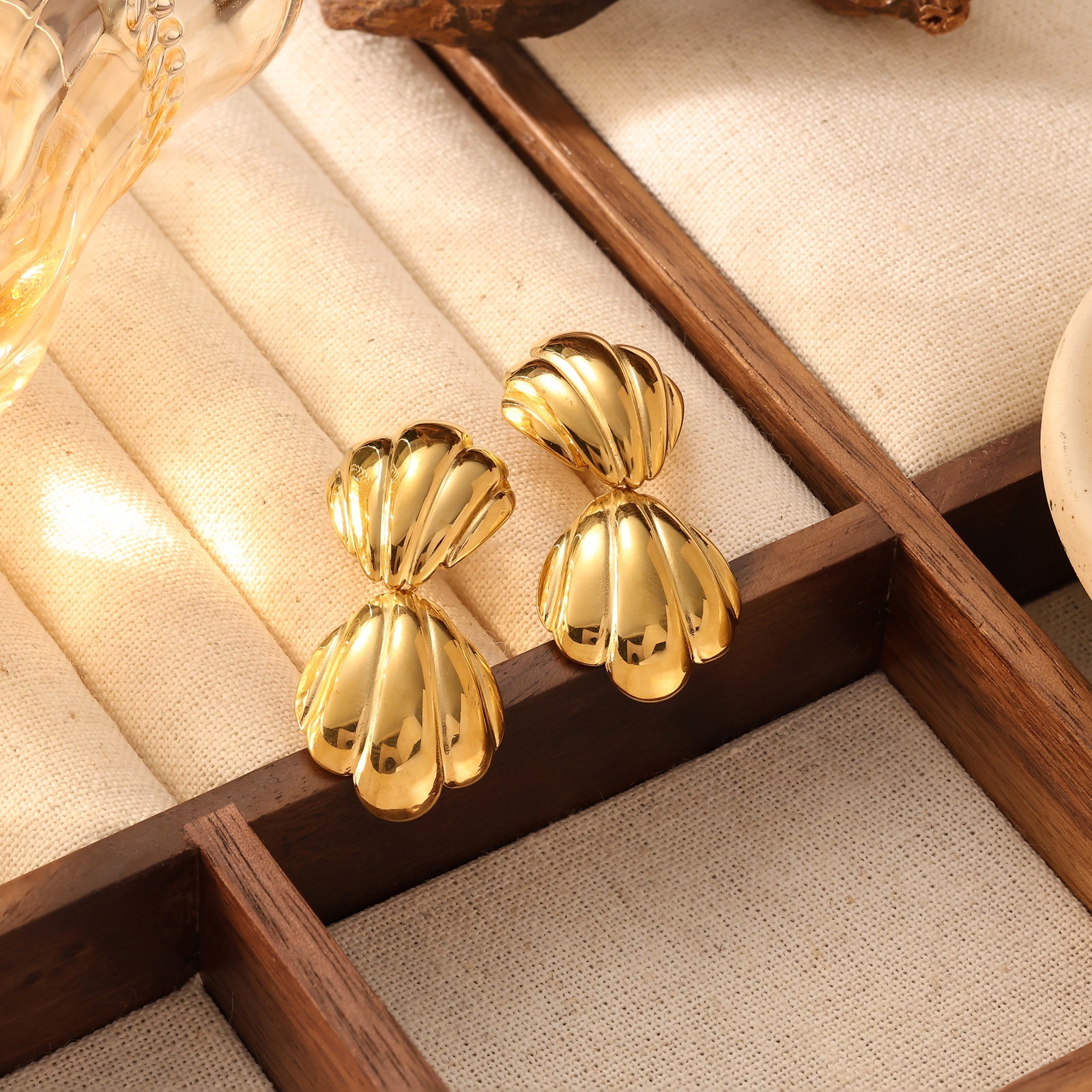 Ocean Titanium Gold Plated Stainless Steel Scallop Earrings for Women Fashion Dia-Studded Ear Jewelry