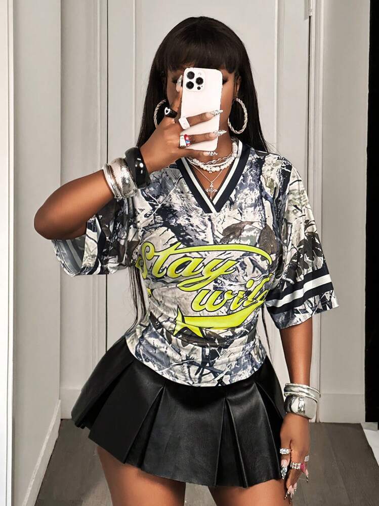 Designer T Shirt European And American New Fashion Trend Street Print Girl Style Loose Casual V Neck Top T Shirt Retro Short Sleeve Essentials Summer 