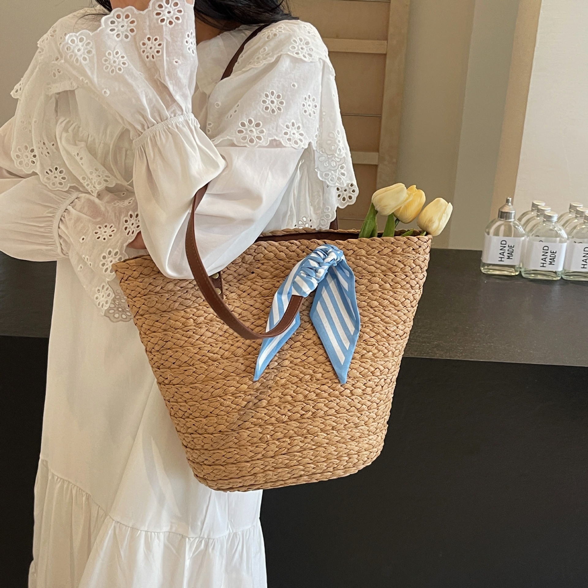 designer Straw Woven Tote Bag for Women Large Capacity 2025 New Vacation Beach Bag Woven Bucket Bag Basket Commuter Bag