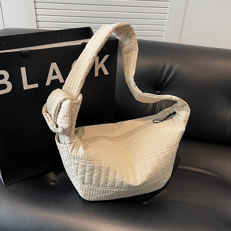 designer Korean Style Niche Pleated Handbag for Women 2025 New Versatile Fashion Single Shoulder Cloud Bag Commuter Crossbody Dumpling Bag