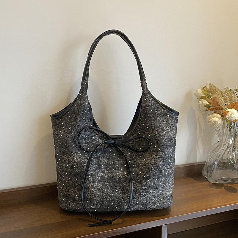 Free Shipping Designer Bag New Minimalist Fashionable Tote Bag Korean Version Commuter Womens Handbag Niche And Stylish Contrasting Single Shoulder Ba