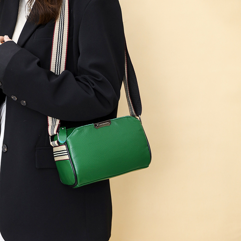 Real leather women's large capacity top-level cowhide small square bag designed by fashionable, simple and multifunctional women's diagonal 