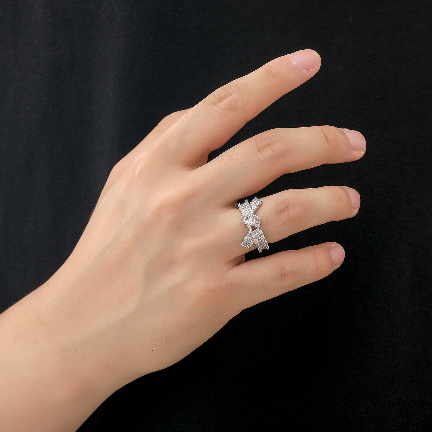New Hip Hop Ring Ladder Square Moissanite Knot Wrapped Pattern Ring for Men and Womens Personalized Hip Hop Ring moissanite