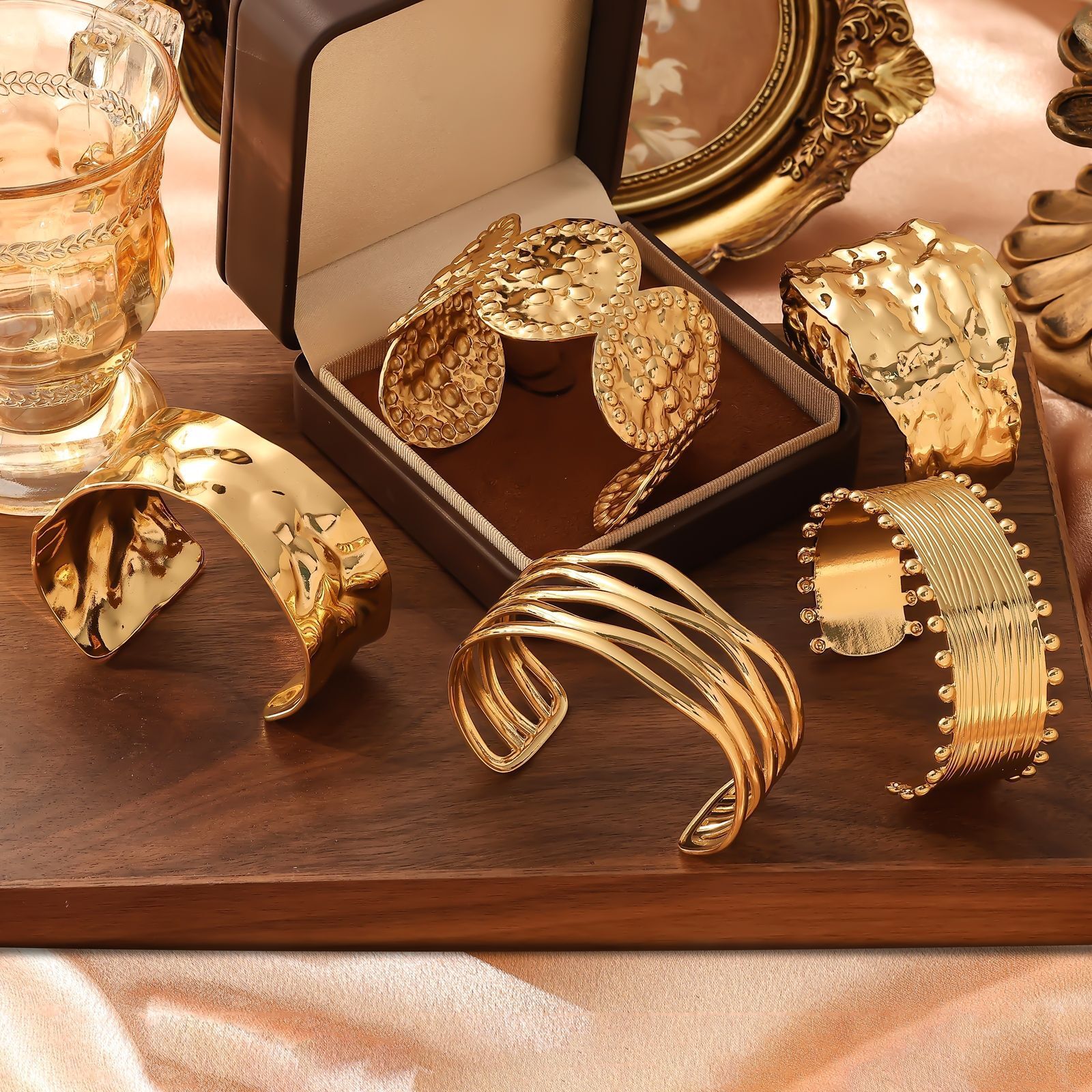 New Gold Stainless Steel Wood Grain C-Shaped Wrinkled Niche Design Style Fashion Bracelet