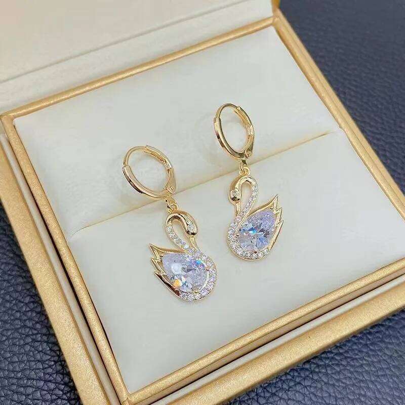 1 Pair Of Luxurious Elegant Golden Swan Earrings, Dazzling, Synthetic Crystal, Suitable For Daily Wear, Parties And Gifts