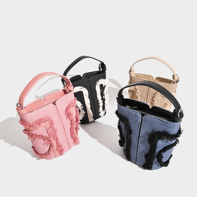 designer New Style High-End Fashionable Tassel Casual Chic Niche Denim Pleated Patchwork Handbag Crossbody Bag for Women