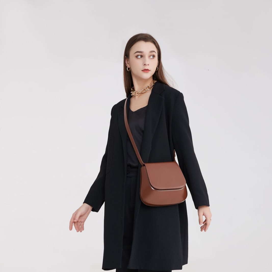 designer Saddle Crossbody Bag for Women 2025 New Trendy Retro Shoulder Bag Niche Design Commuter Brown Fashion Bag