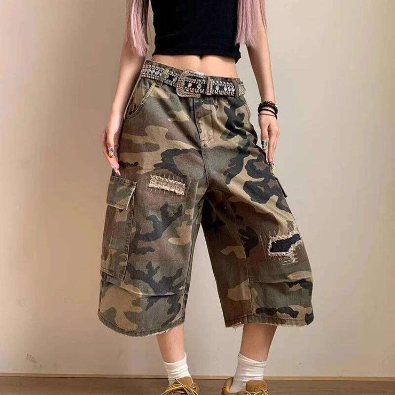 Large Size American Retro Ripped Patch Straight Camouflage Women Cropped Jeans Y2k Fashion Design Loose Casual Shorts Trendy
