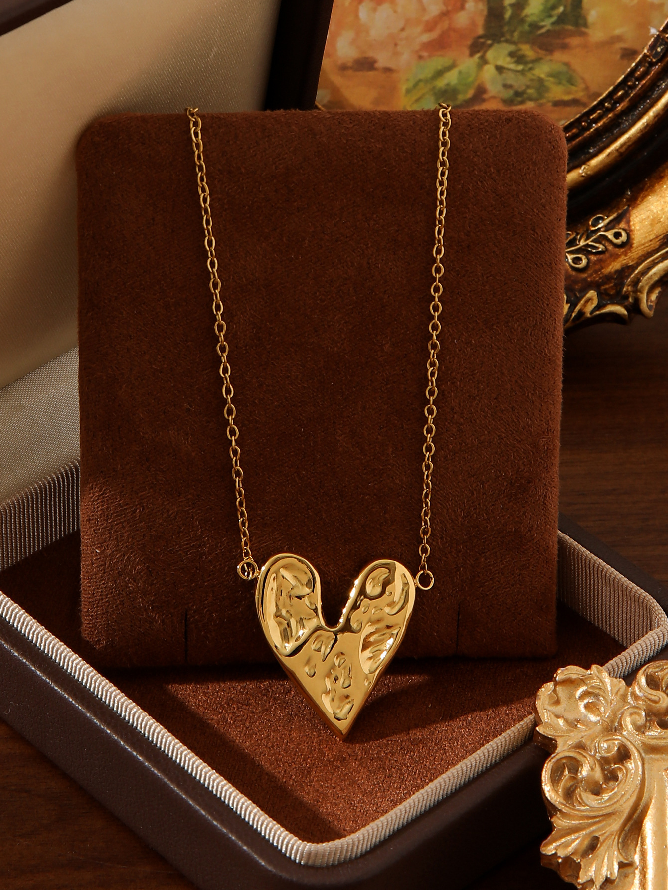 Fashion Stainless Steel Jewelry Simple Heart-Shaped Pendant Exquisite Oil Pressed Texture Gold Hollow Women's Style
