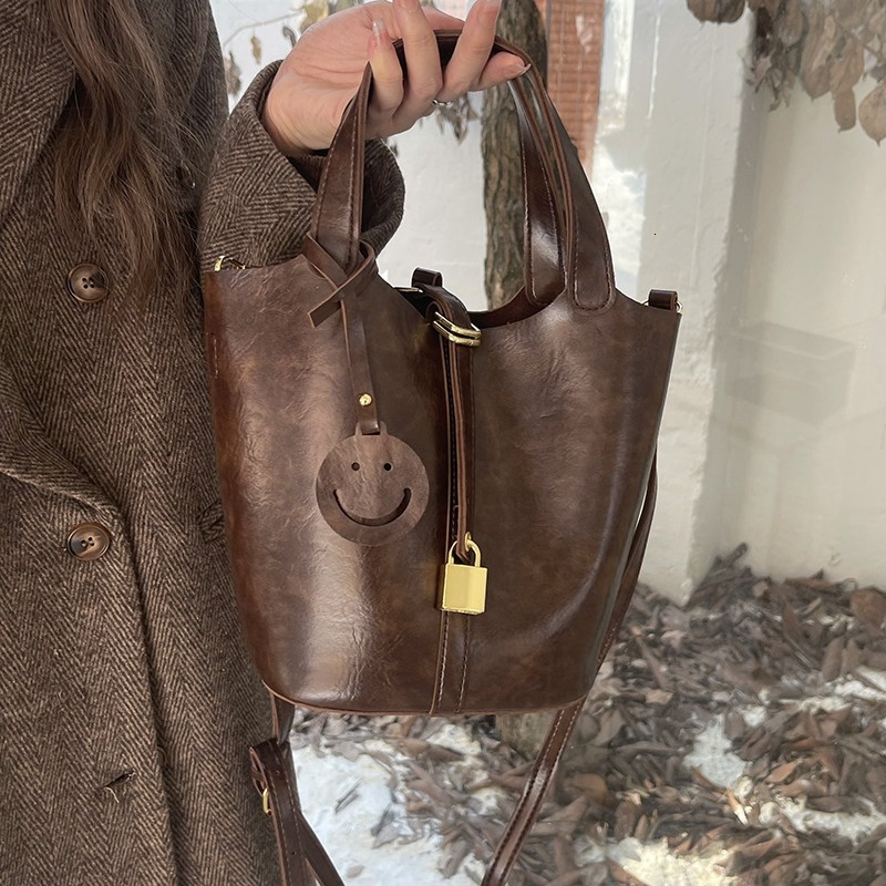 designer Milad Retro Handheld Basket Bag for Women Autumn Winter 2025 New Fashion Trendy Bucket Bag Versatile Crossbody Bag