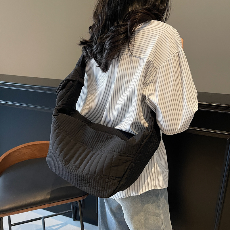 designer Korean Style Niche Pleated Handbag for Women 2025 New Versatile Fashion Single Shoulder Cloud Bag Commuter Crossbody Dumpling Bag