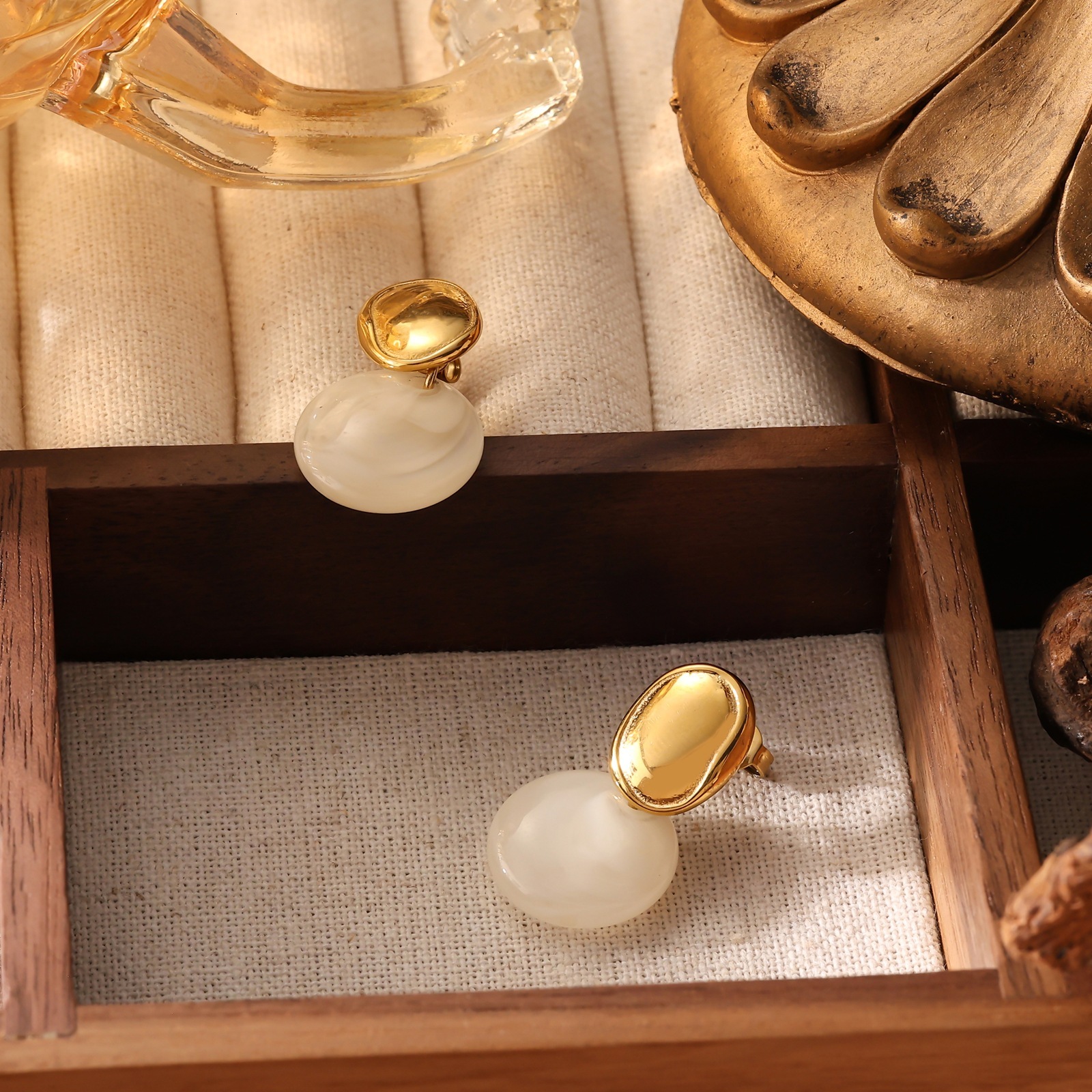 Minimalist Design Gray Pearl for Women, Elegant Luxurious, Sweet High-end, Versatile and Stylish Earrings