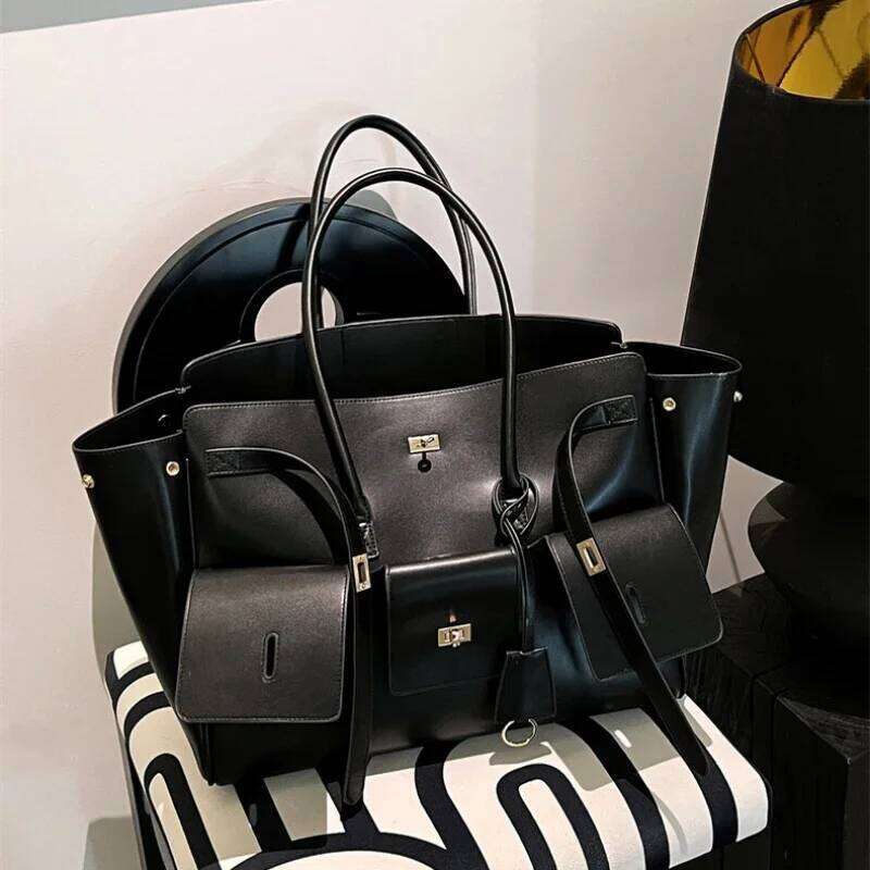 2025 Tote Bags For Women Brand Designer Genuine Leather Folds Lock Buckle Motorcycle Shoulder Bag Mulitple Pocketa Handbag