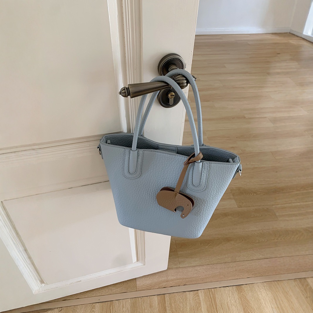 designer High-Quality Texture Large Capacity Bucket Bag for Women New 2025 Summer Niche High-End Lazy Commuter Shoulder Crossbody Bag