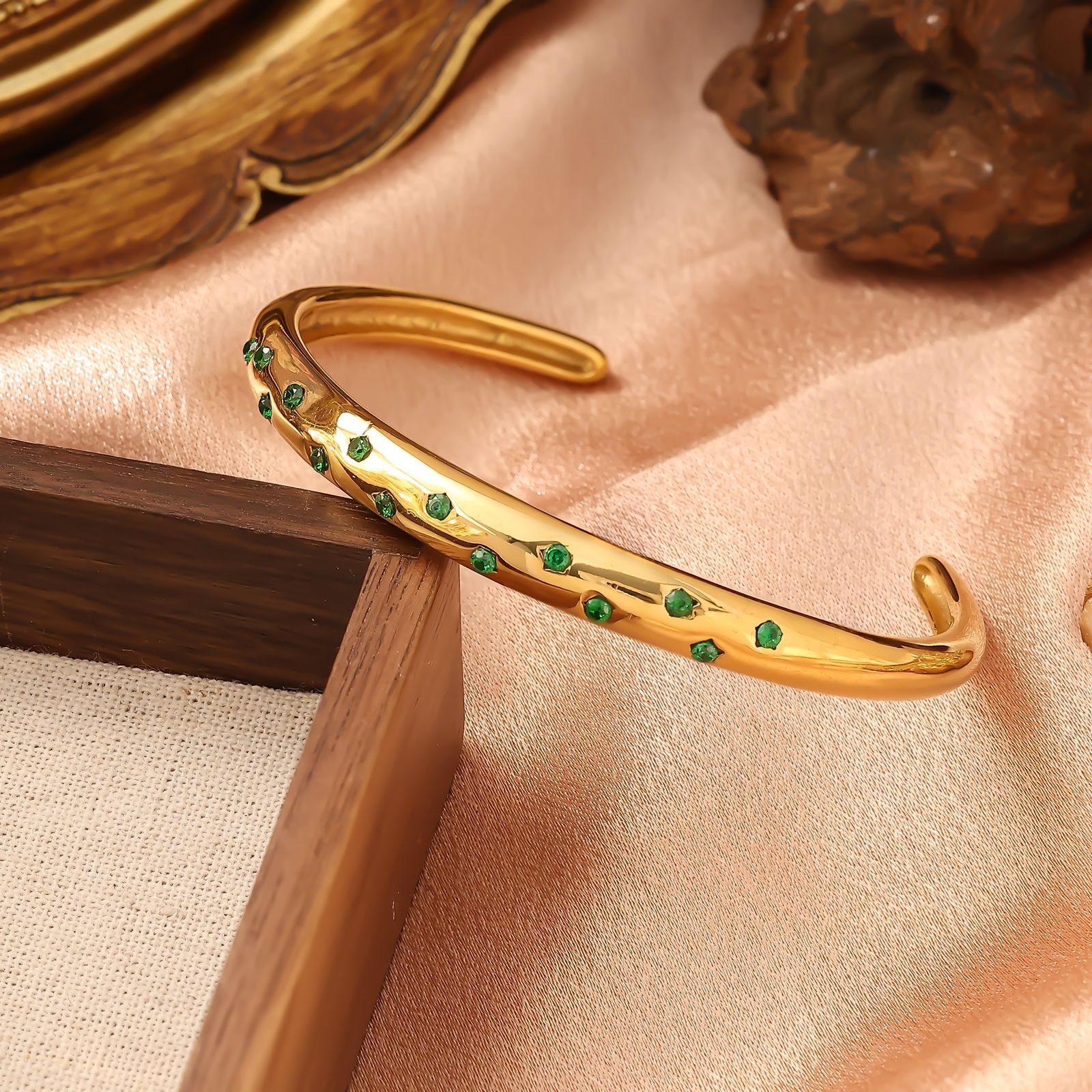 Trendy Style Zircon Inlaid for Women Hot Selling Titanium Steel Gold Plated High-end Bracelet