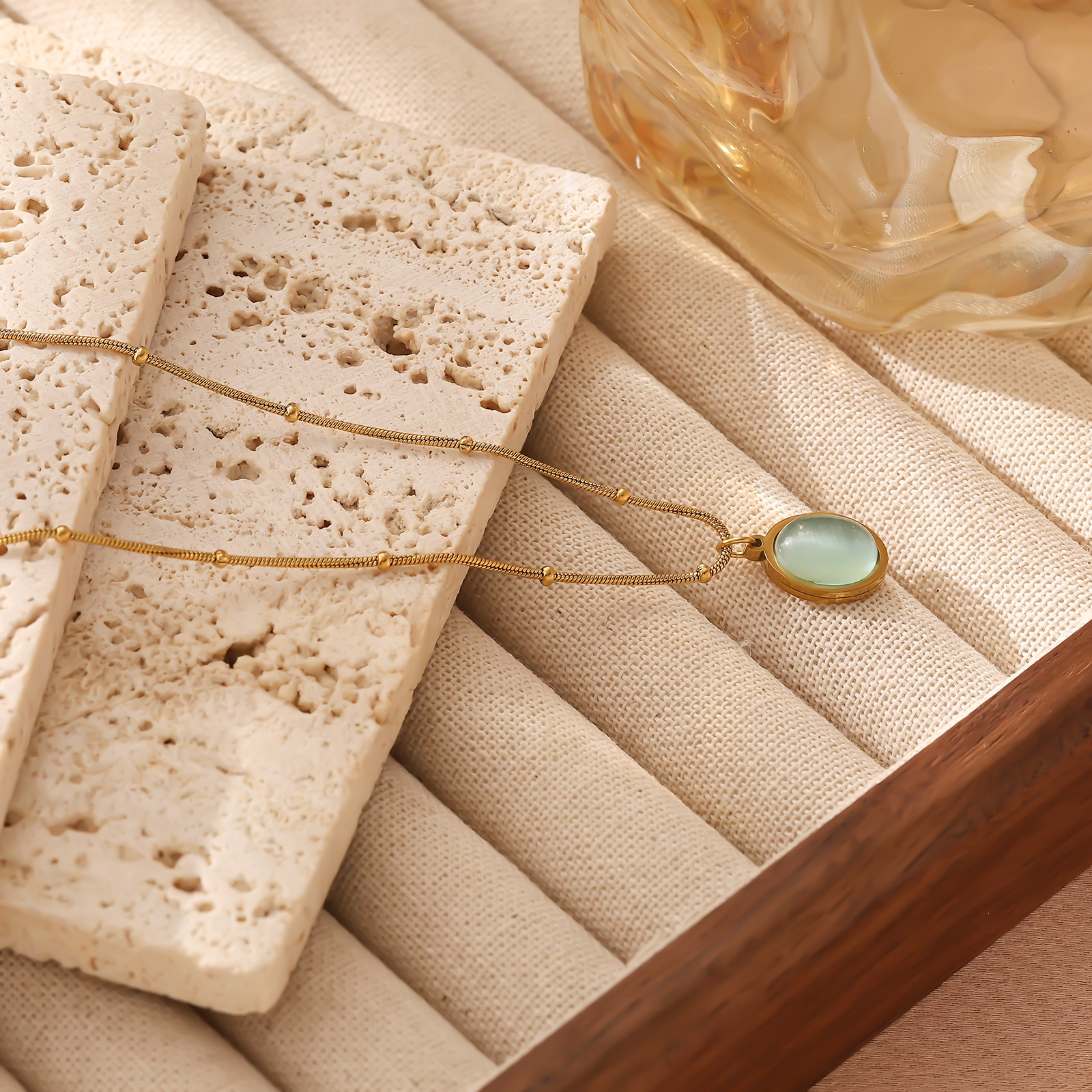 Light High-End Round Pendant Necklace for Women, Autumn Winter Ins Trend Design Titanium Steel Non-Fading Clavicle Accessory