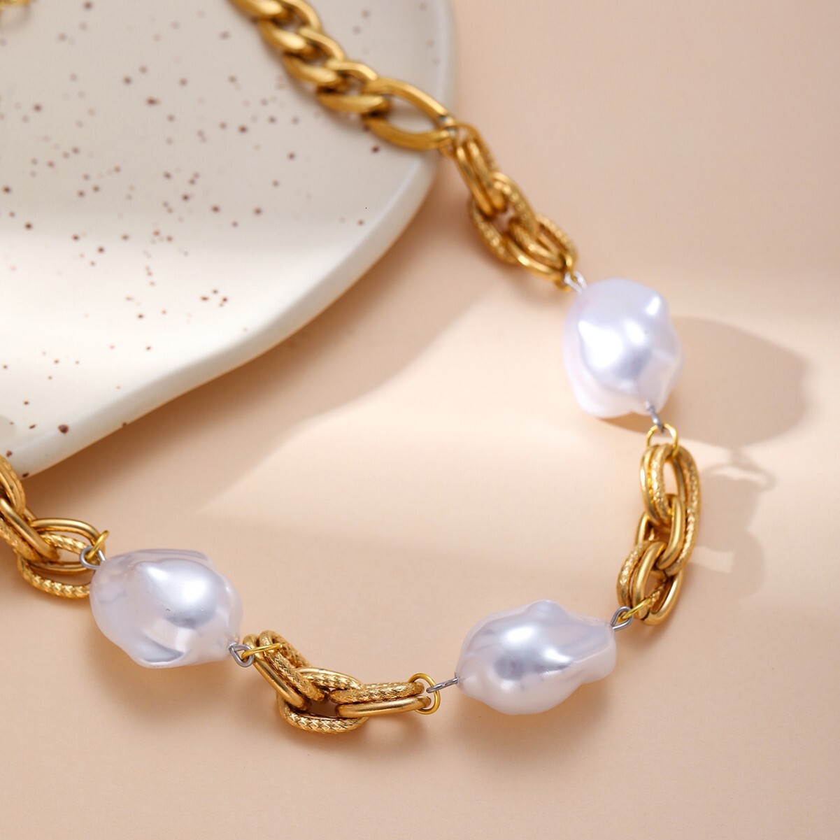 New Design Personality Simple Versatile Geometric Irregular Chain Pearl Clasp Necklace
