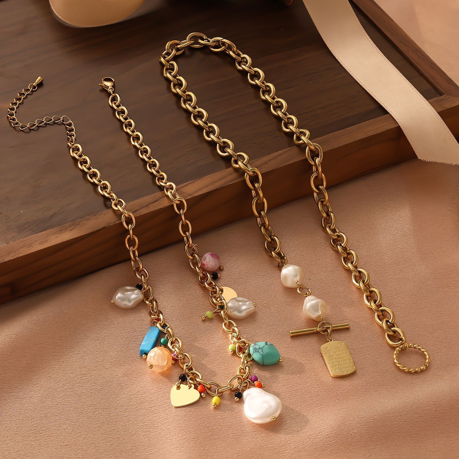 Fashion Jewelry Colorful Turquoise Pendant for Women, Simple and Stylish Single Layer Necklace