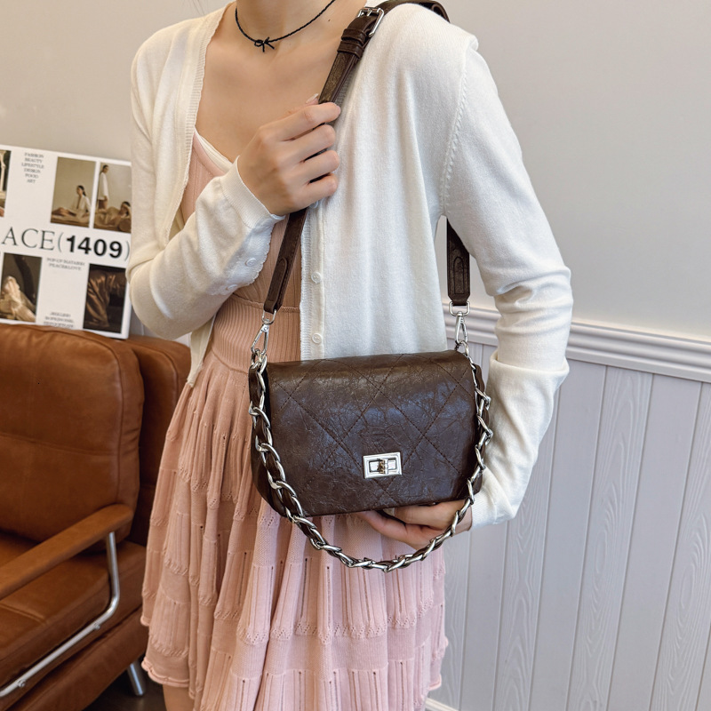designer Minimalist Textured Stylish Small Bag 2025 New Quilted Chain Handbag Women's Unique Shoulder Crossbody Small Square Bag