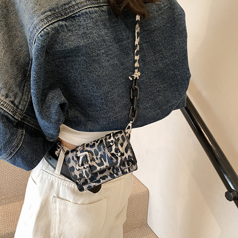 Free Shipping Designer Bag Autumn Womens 2025 New Trendy Korean Version Fashionable And Personalized Small Square Bag Beautiful Single Shoulder Crossb