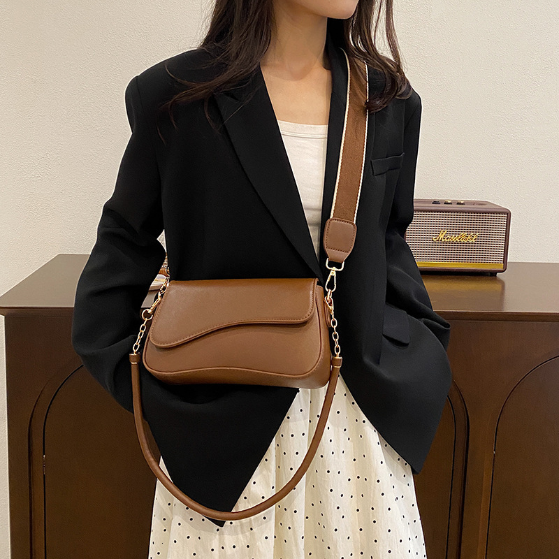 designer Cross-border Bags Niche Texture Single Shoulder Underarm Bag for Women 2025 New Vintage Versatile Single Shoulder Crossbody Small Square Bag