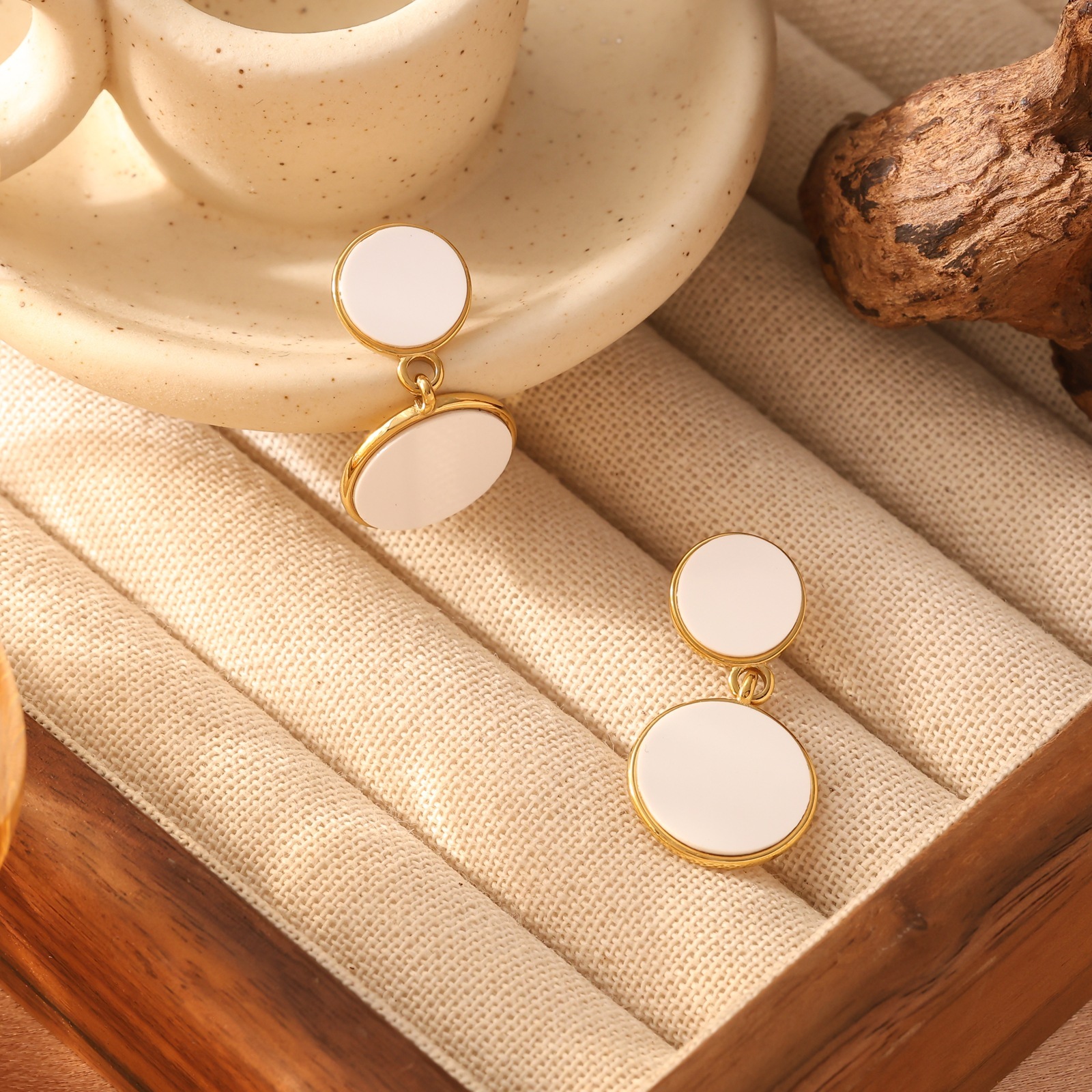 Trendy High-End Geometric Earrings with Design, Slimming and Unique Needle Studs