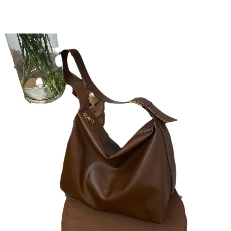 designer 2025 Korean Style Spring New Tote Bag for Women Simple Fashion Large Capacity Commuter Bag Trendy Soft Minimalist Crossbody Bag