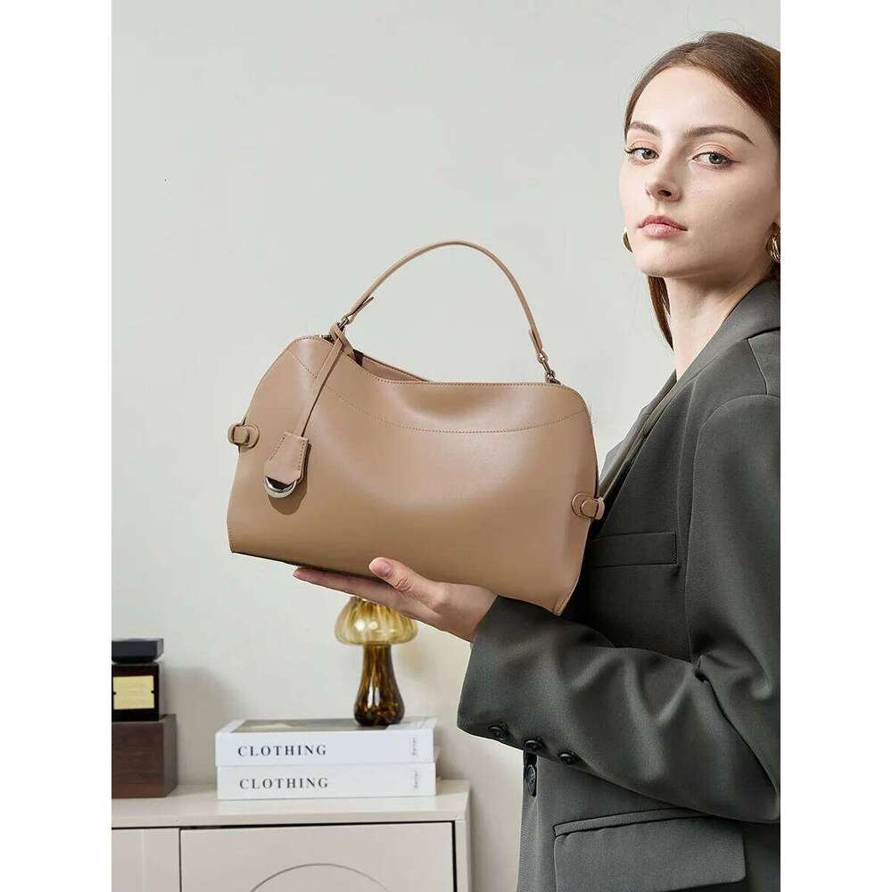 New Niche High-End For Spring And Summer Office Workers, Large Capacity Women's Commuting Handbag