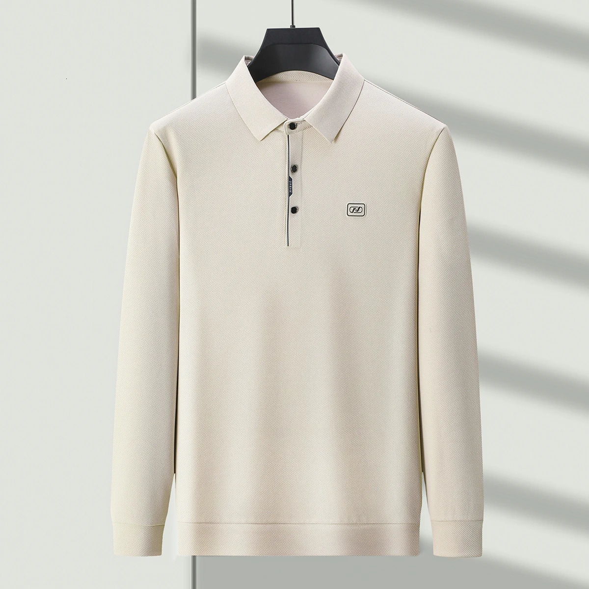 Spring and Autumn ice silk seamless long sleeved high-end mens polo shirt fashionable embossed casual T-shirt 250526