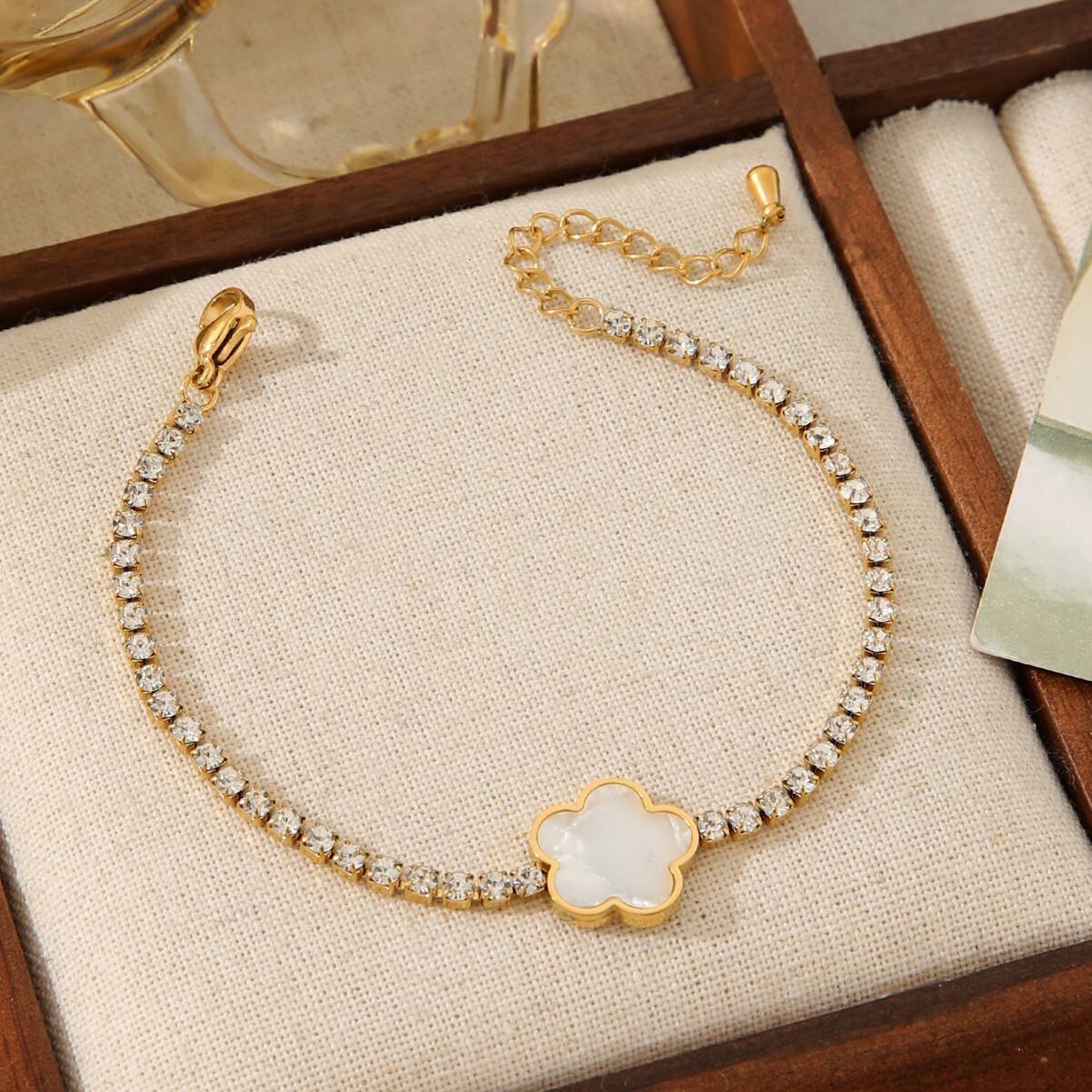 French Style Titanium Steel Inlaid Flower Mother-of-Pearl Bracelet Fashion Versatile Women's Non-Fading Vacuum Plated Jewelry