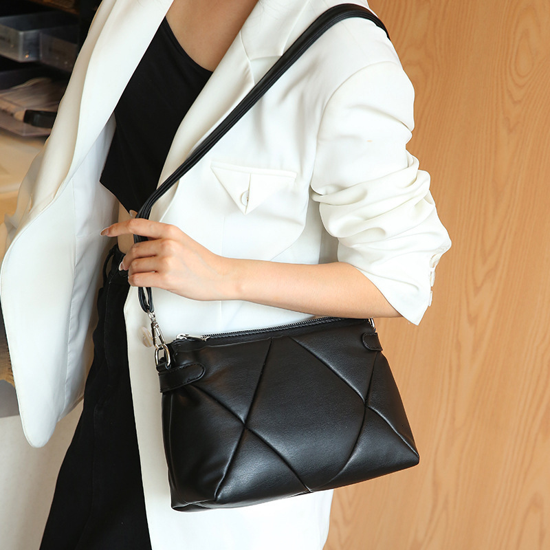 designer 2025 Autumn Winter Cross-Border European and American Fashion Women's Bag Black Quilted Small Square Bag Large Capacity Shoulder Crossbo