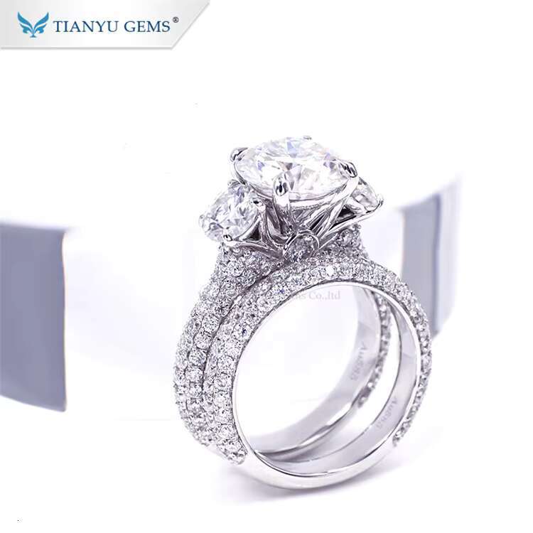 New Arrival Customized THREE Stone Moissanite White Gold Ring for Wedding Bands Engagement Ring One Set
