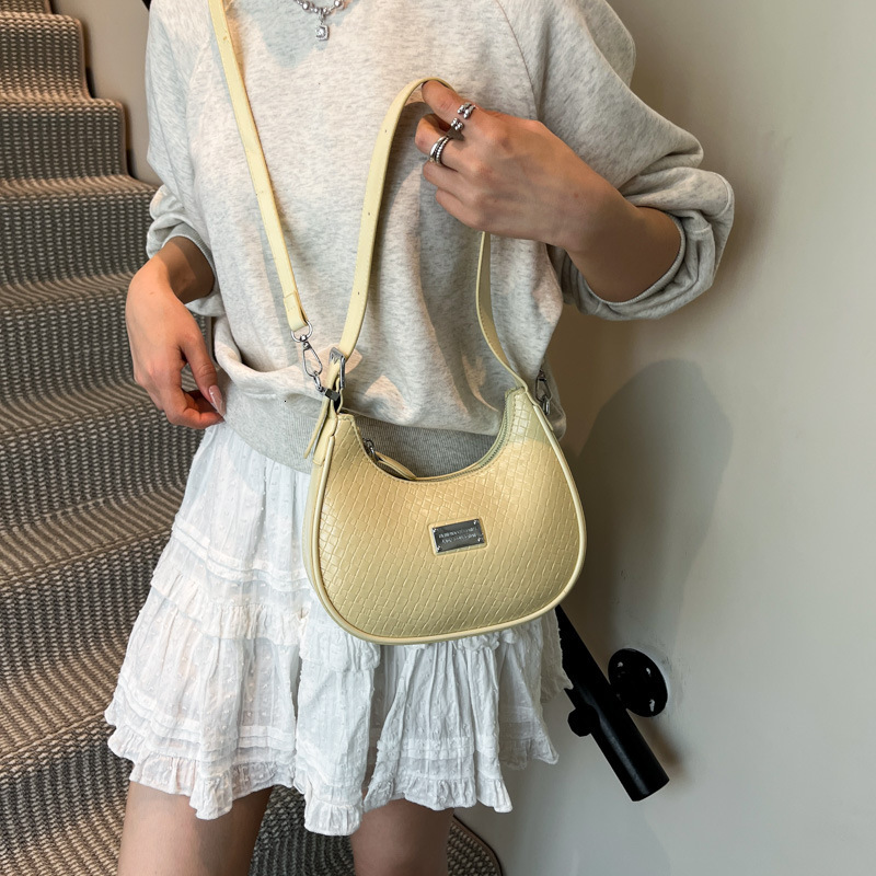 designer Cross-border French Style High-end Underarm Bag for Women 2025 Summer New Versatile Fashion Niche Crescent Bag Crossbody Bag