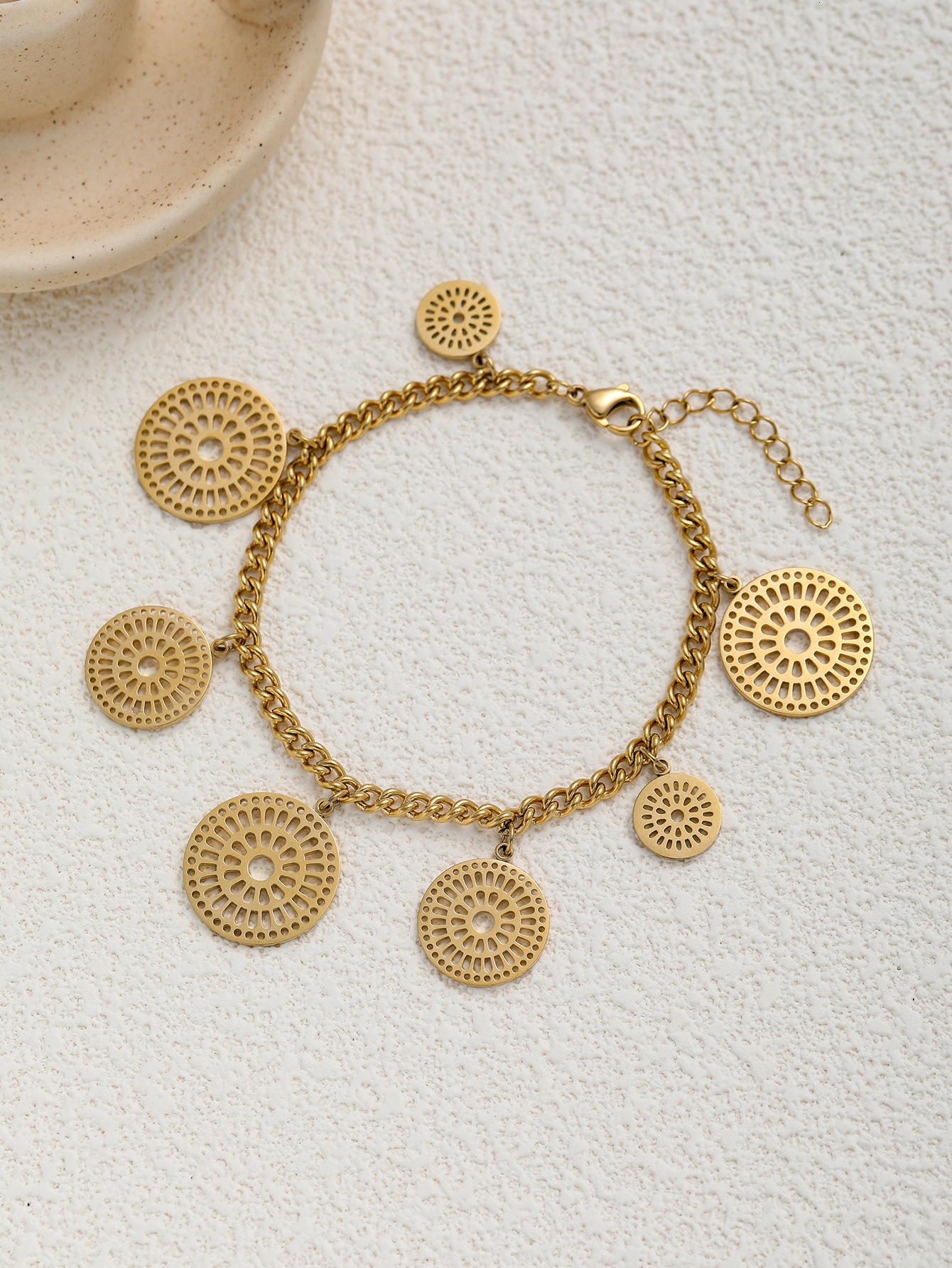 Designer Jewelry Hollow Pendant Clavicle Necklace for Women