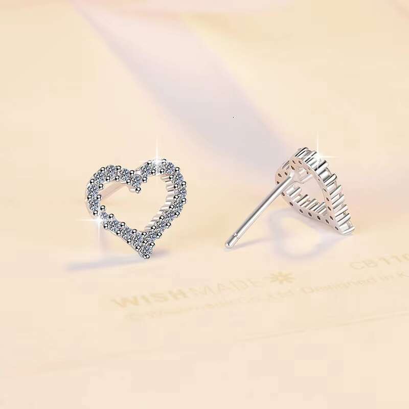 925 Sterling Silver Heart Shaped Moissanite Earrings for Women Fashion and Sweet Cross Border Jewelry