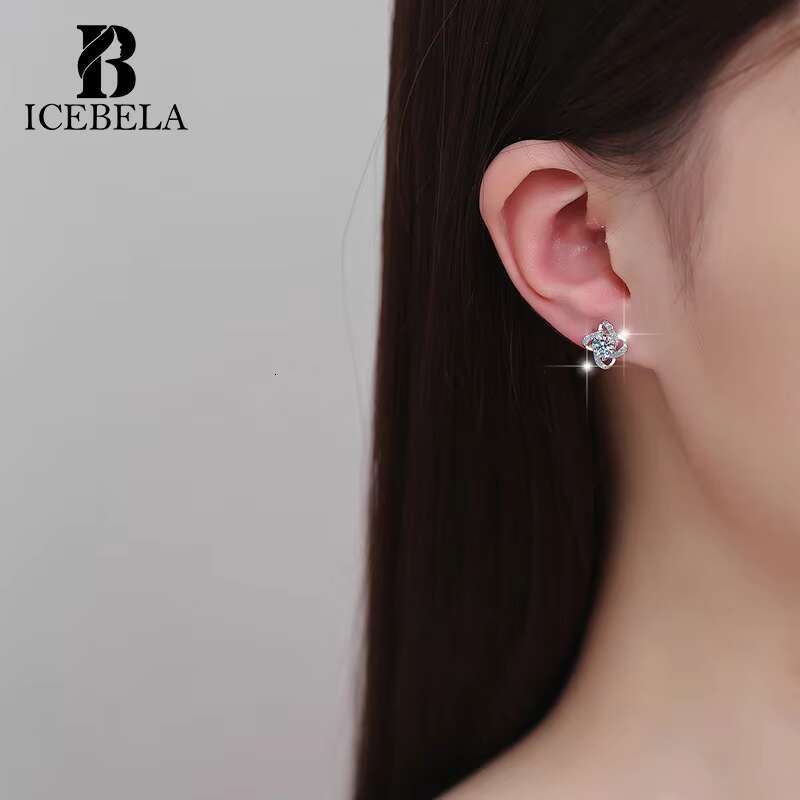 925 Sterling Silver Unique Luxury Minimalist Four Petal Flower Shape Inlaid Single 0.5ct Moissanite Stud Earrings for Girls
