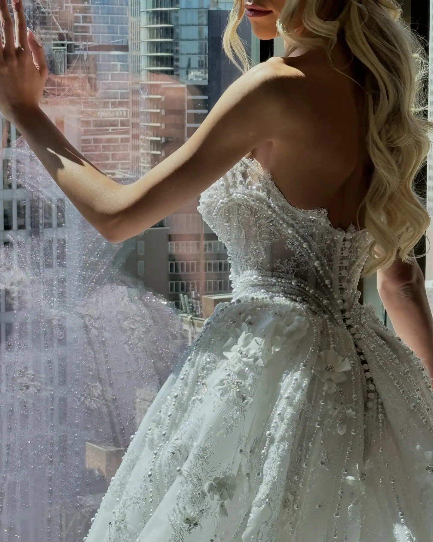 Elegant A Line Wedding Dress For Women Strapless Sleeveless Bridal Gown Appliques Pearls Lace Split Side Sweep Train Dresses Custom Made vestidos de n