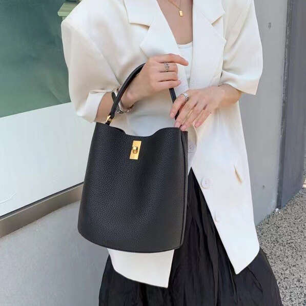 Top Layer Cowhide Bucket Large Capacity New Versatile Niche Fashion Single Shoulder Crossbody Handbag Genuine Leather Bag for Women