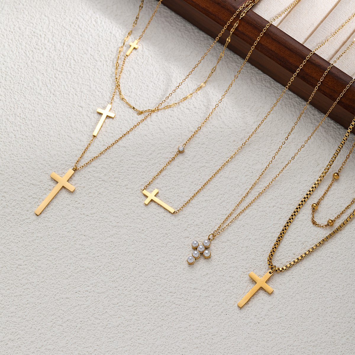 Design Sense Internet Celebrity Minimalist Style High-end Collarbone Chain Trend Titanium Steel Non-fading Three-layer Cross Necklace for Women