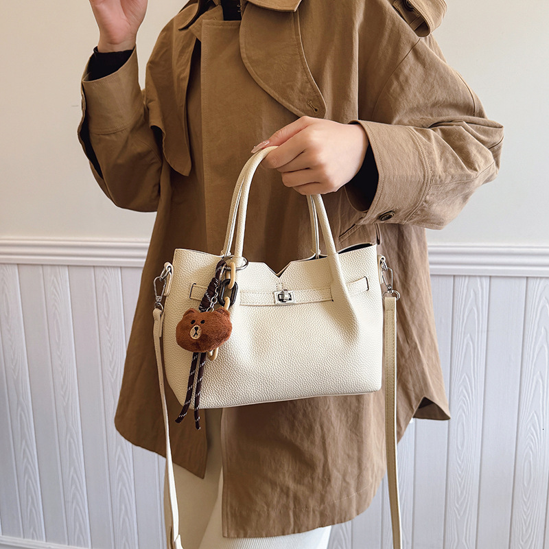 designer Vintage Large Capacity High-Quality Texture Handbag Mother-Daughter Bag 2025 New Spring Shoulder Crossbody Bag Versatile Bucket Bag