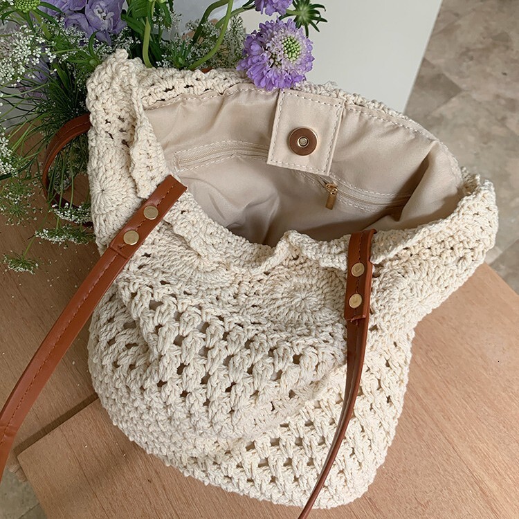 designer Casual Vacation Beach Large Capacity Tote Bag Stylish Versatile Woven Hollow Out Trendy Shoulder Bag Tote Bag Large Bag
