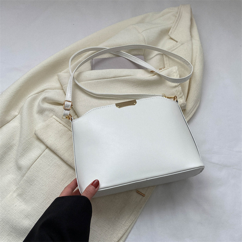 Retro and minimalist women's small bag, new fashionable large capacity shoulder width crossbody bag, designer women's shoulder bag