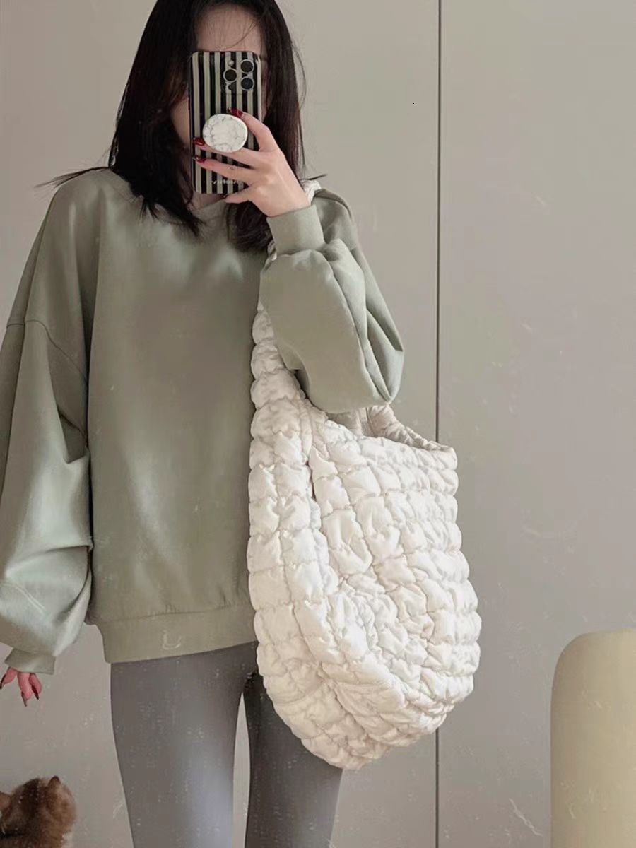 designer Korean Style New Bag for Women Cloud Bag Pleated Large Bag Versatile Bubble Large Capacity Bag Dumpling Bag Commuter Crossbody