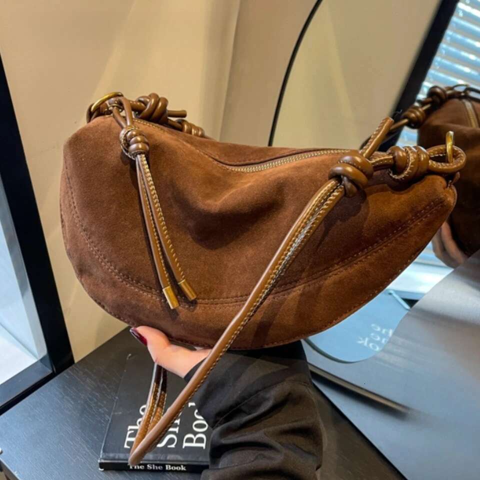 Frosted Retro For Women 2025 New Autumn And Winter Niche Design Faux Suede Shoulder Messenger Commuter Dumpling Underarm Bag